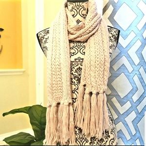 women light orchid woolen muffler scarf